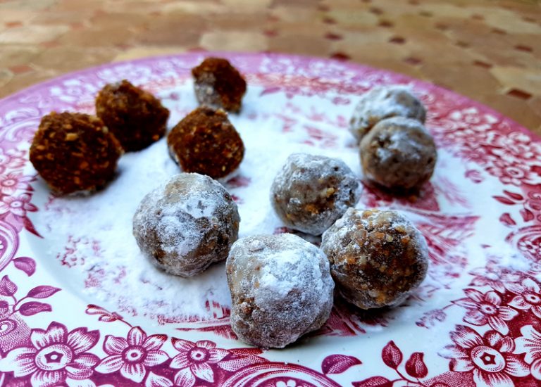 Medieval date cookies